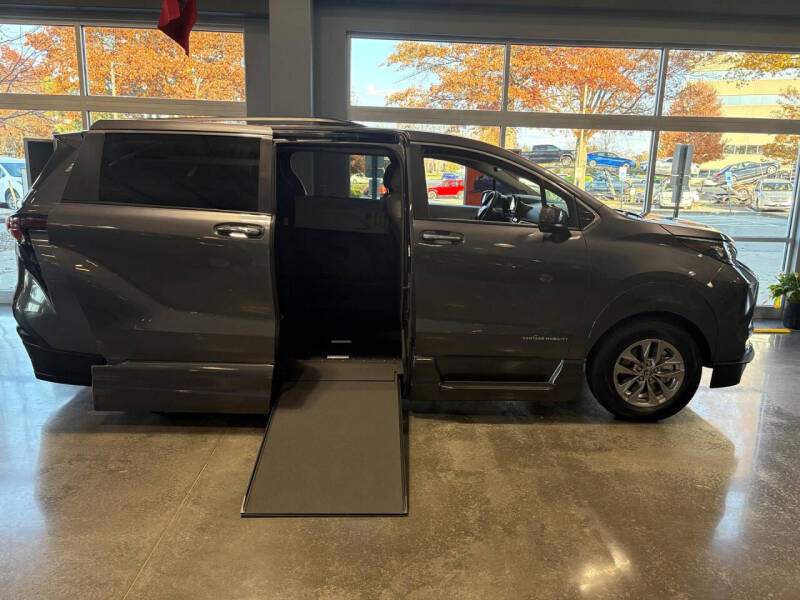 2025 Toyota Sienna XLE 7-Passenger