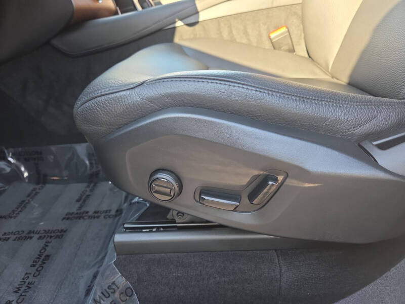 2025 Volvo XC90 B6 Plus Bright Theme 7P