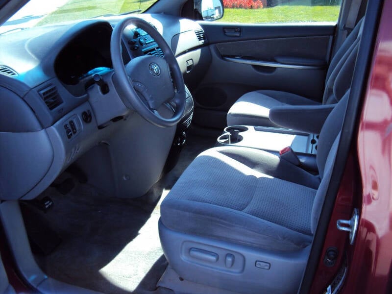 2008 Toyota Sienna LE photo 8