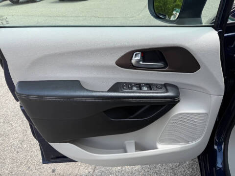 2020 Chrysler Voyager LX