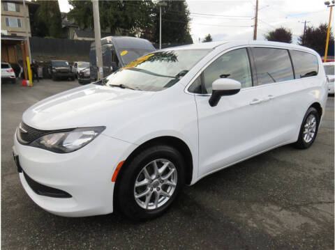 2022 Chrysler Voyager LX