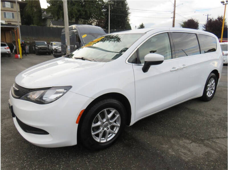 2022 Chrysler Voyager LX