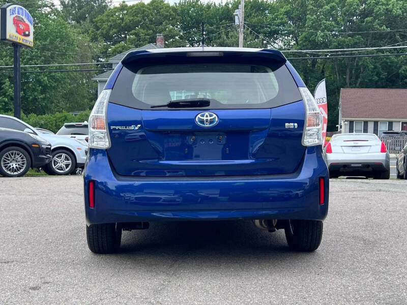 2012 Toyota Prius v Three