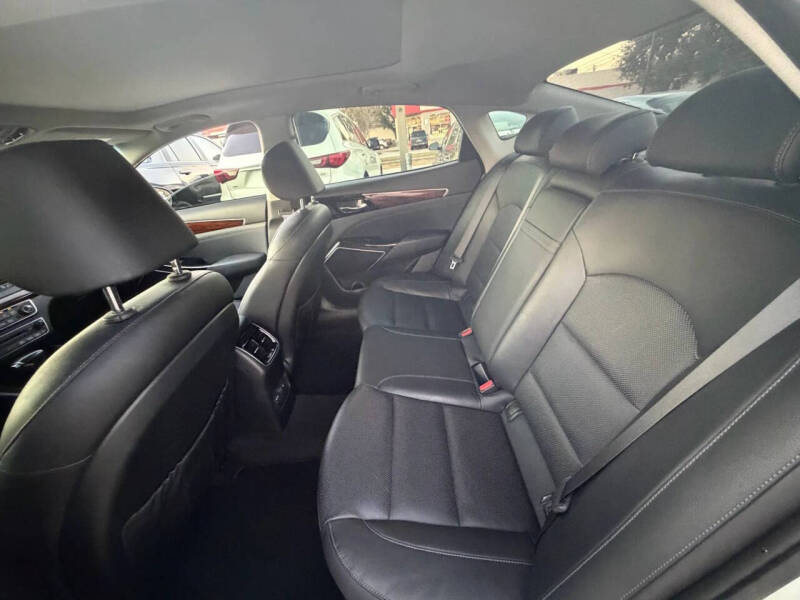 2018 Kia Cadenza Technology