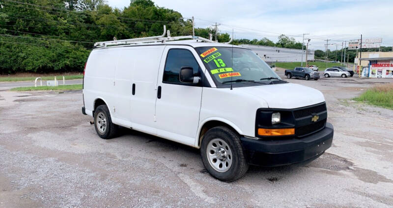 2013 Chevrolet Express Cargo null photo 3