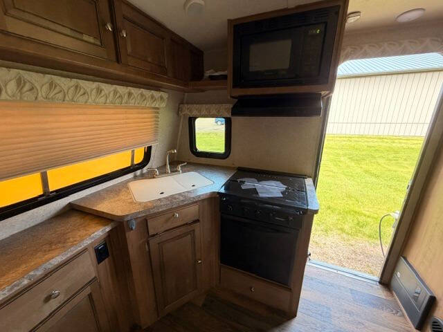 2017 Forest River Flagstaff MicroLite 25FKS