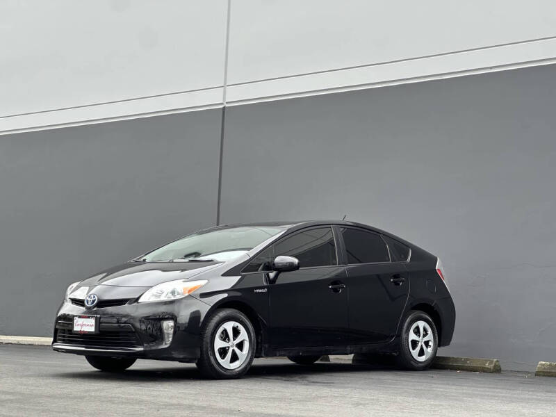 2013 Toyota Prius Two's photo