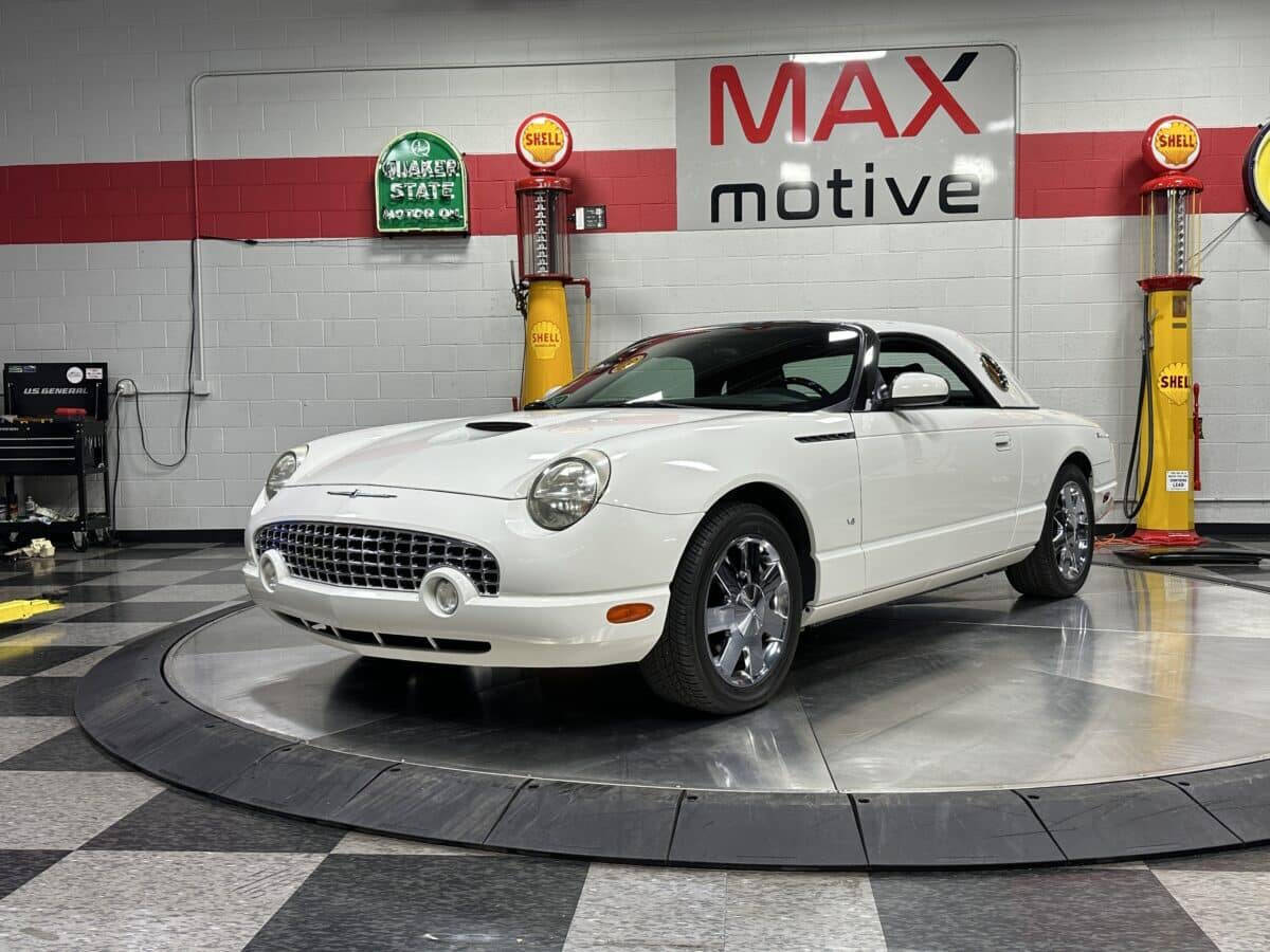 2003 Ford Thunderbird 4