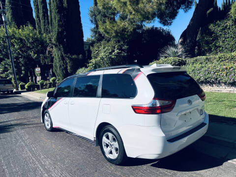 2019 Toyota Sienna LE 8-Passenger