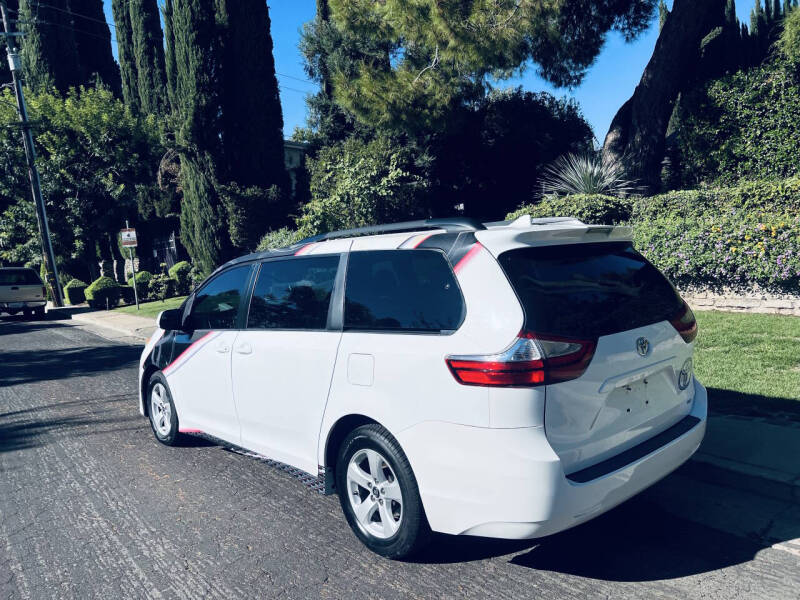 2019 Toyota Sienna LE 8-Passenger