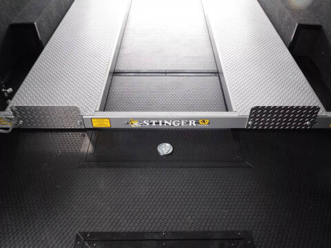 2025 United Trailers USH 28' Stacker Race Trailer L