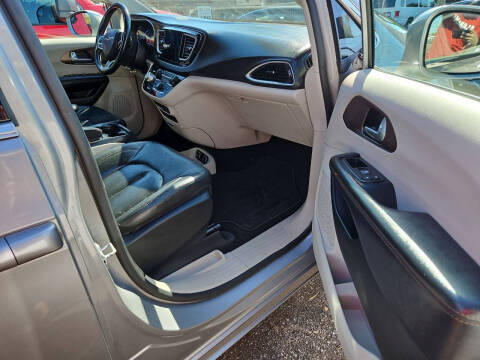 2017 Chrysler Pacifica Touring-L