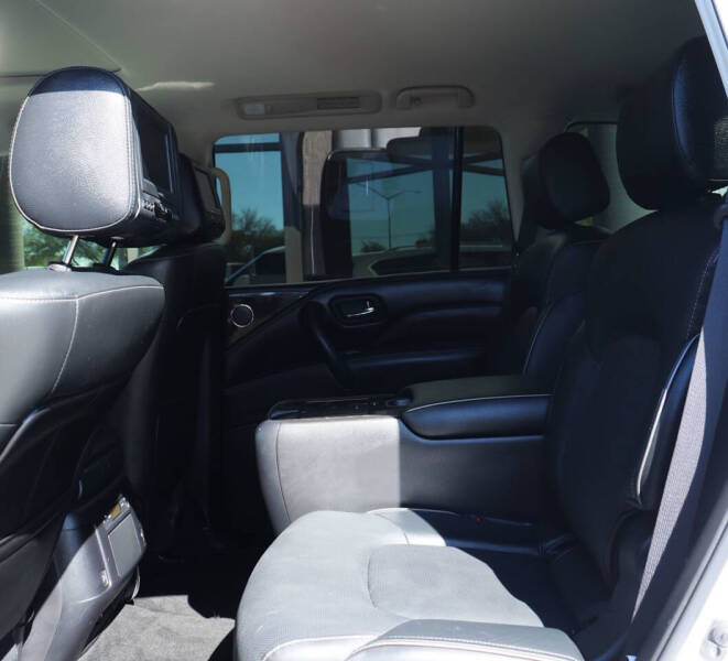 2022 Infiniti QX80 Luxe