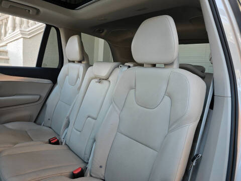 2016 Volvo XC90 T8 eAWD Momentum