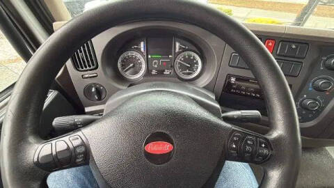 2018 Peterbilt 220