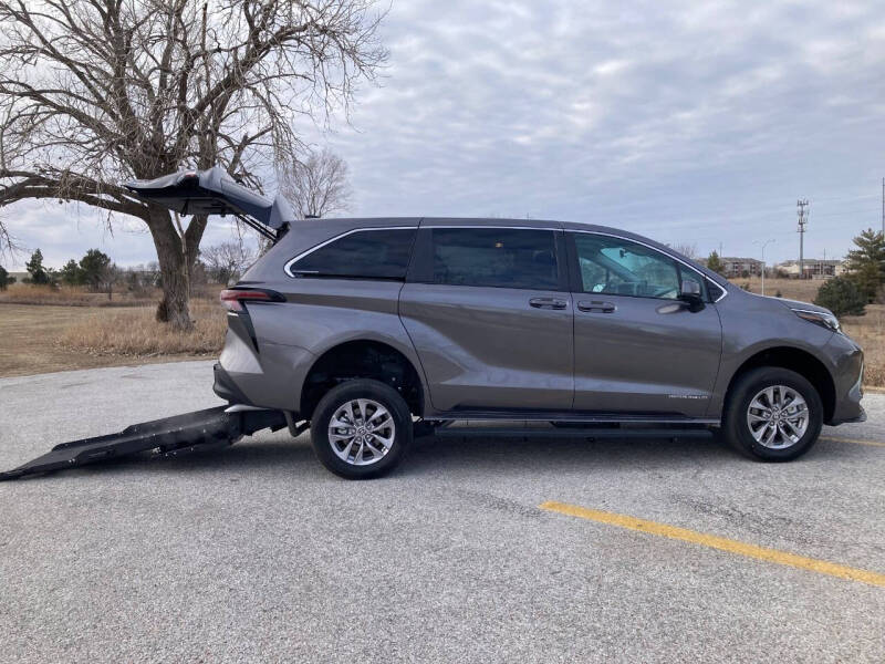 2024 Toyota Sienna LE 8-Passenger