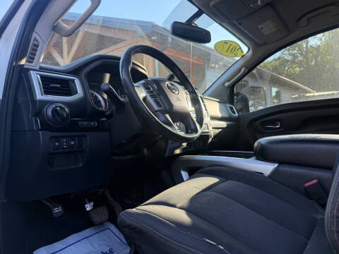 2017 Nissan Titan SV
