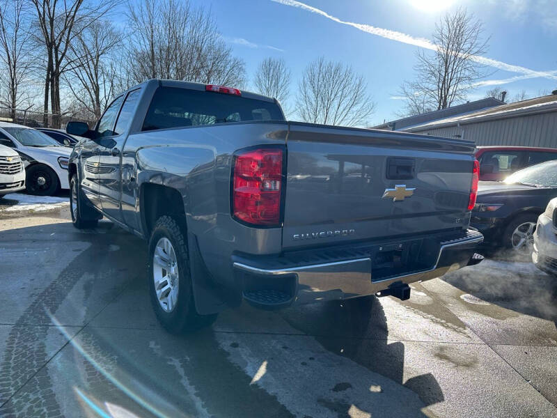 2017 Chevrolet Silverado 1500 LT photo 3