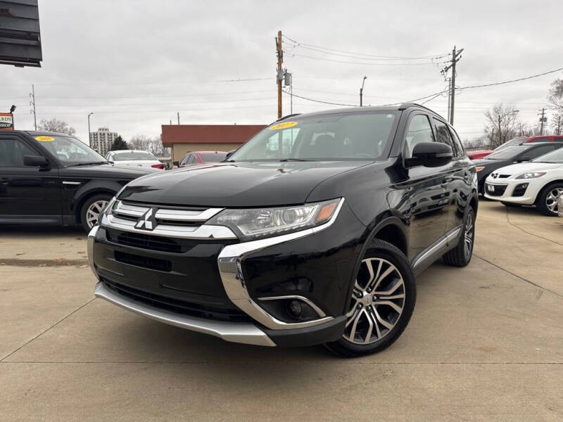 2017 Mitsubishi Outlander SE's photo