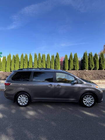 2017 Toyota Sienna XLE Premium 7-Passenger