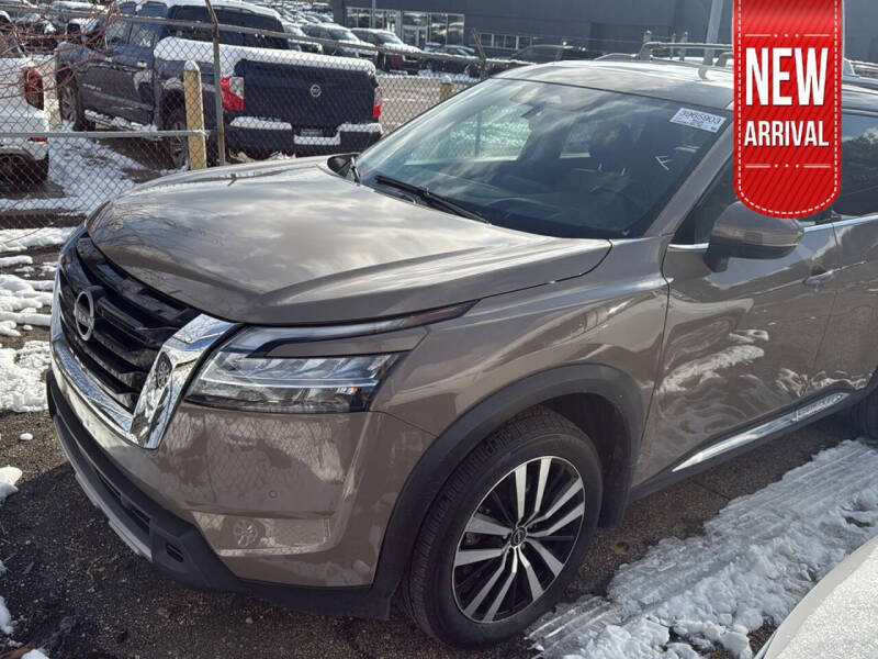 2024 Nissan Pathfinder Platinum's photo