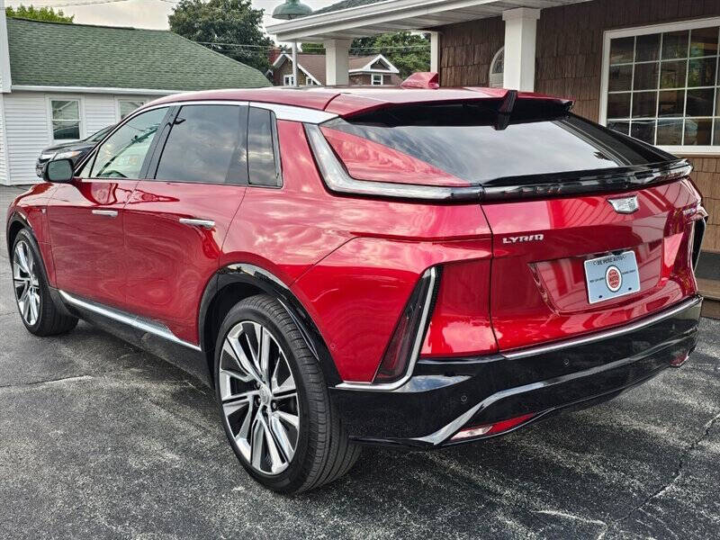 2024 Cadillac LYRIQ Luxury 3