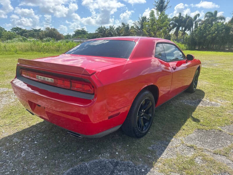 2014 Dodge Challenger SXT
