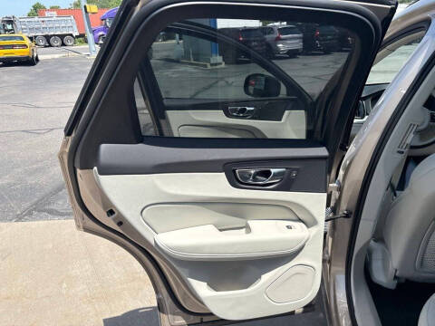 2025 Volvo XC60 T8 Ultra Dark Theme