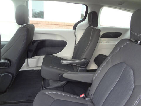 2021 Chrysler Voyager LX