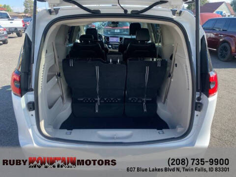 2023 Chrysler Pacifica Touring L