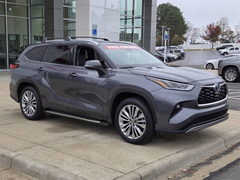 2023 Toyota Highlander Hybrid Platinum