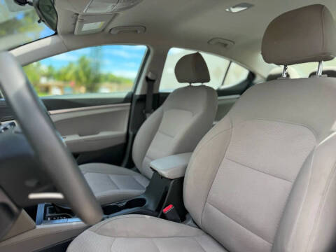 2019 Hyundai Elantra SE