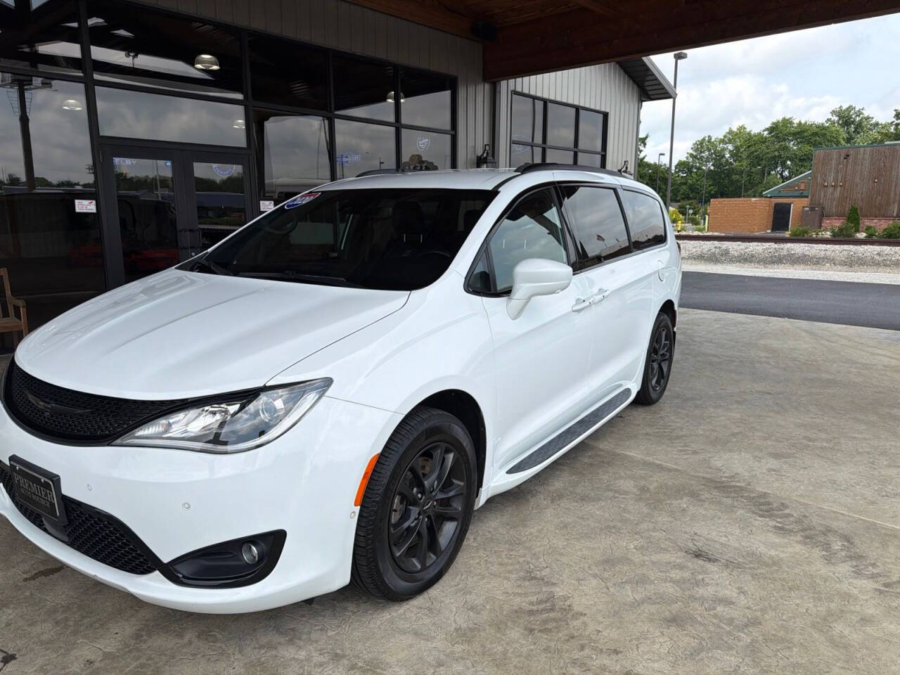 White 2020 Chrysler Pacifica Launch Edition AWD Launch Edition 4dr Mini-Van 23
