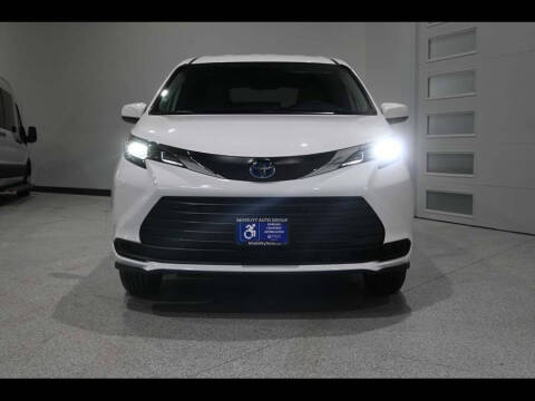 2025 Toyota Sienna LE 8-Passenger