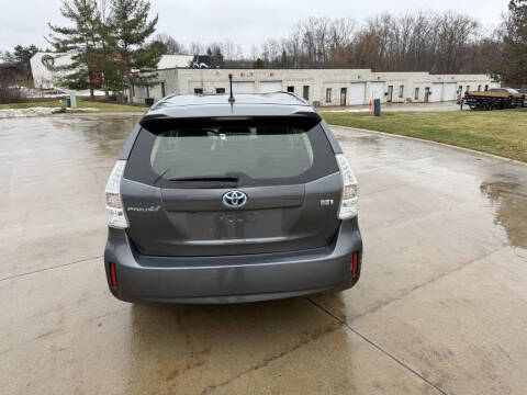 2013 Toyota Prius v Two