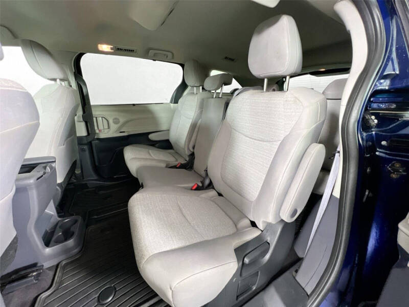 2022 Toyota Sienna LE 8-Passenger