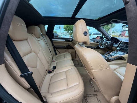 2016 Porsche Cayenne GTS