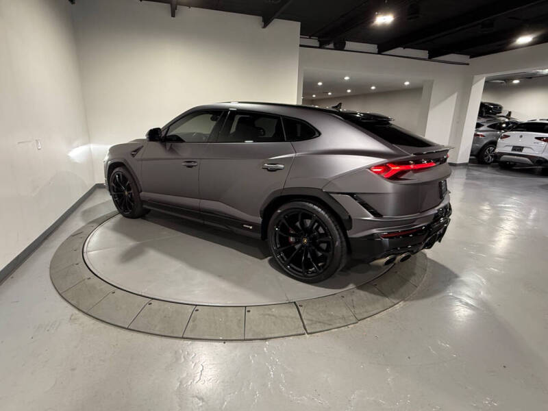 2023 Lamborghini Urus S