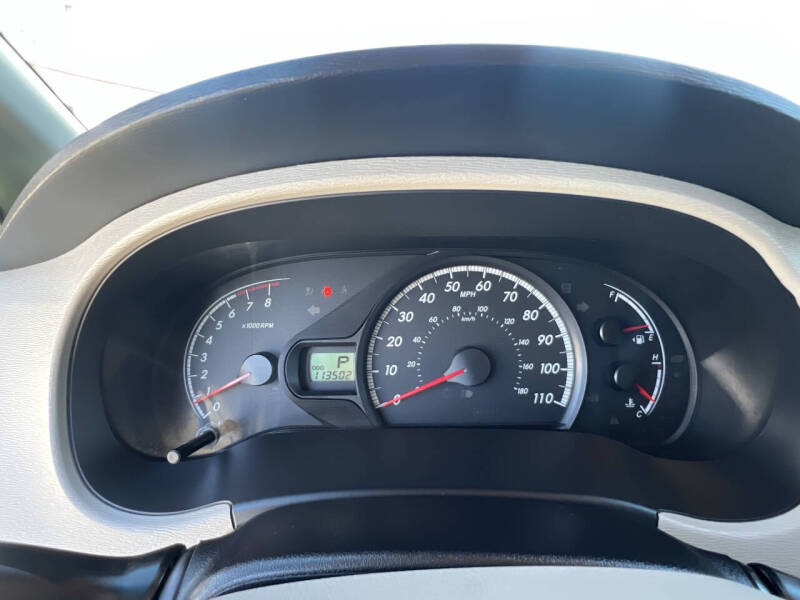 2013 Toyota Sienna LE 8-Passenger