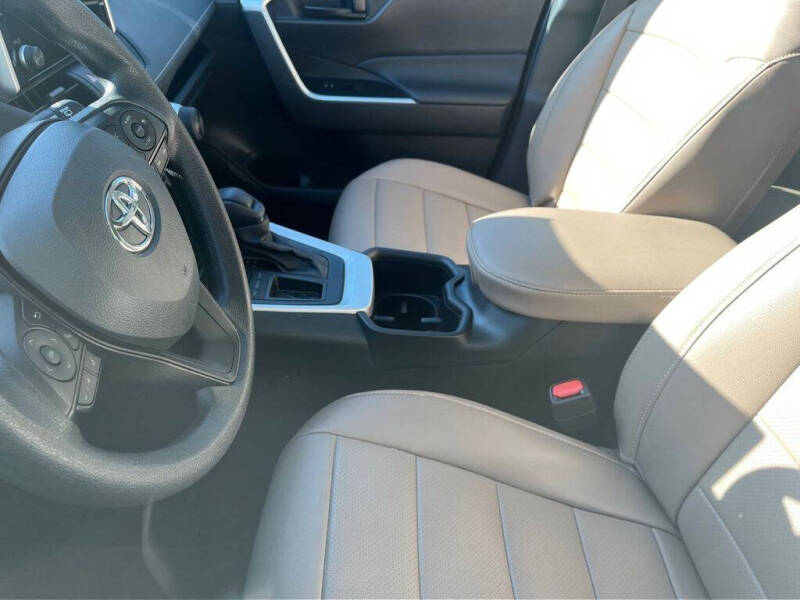 2025 Toyota RAV4 LE