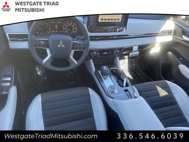 2025 Mitsubishi Outlander SE