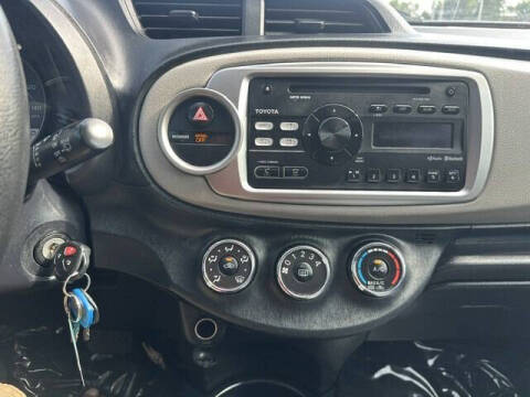 2012 Toyota Yaris 5-Door LE