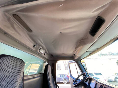 2005 Freightliner M2 106