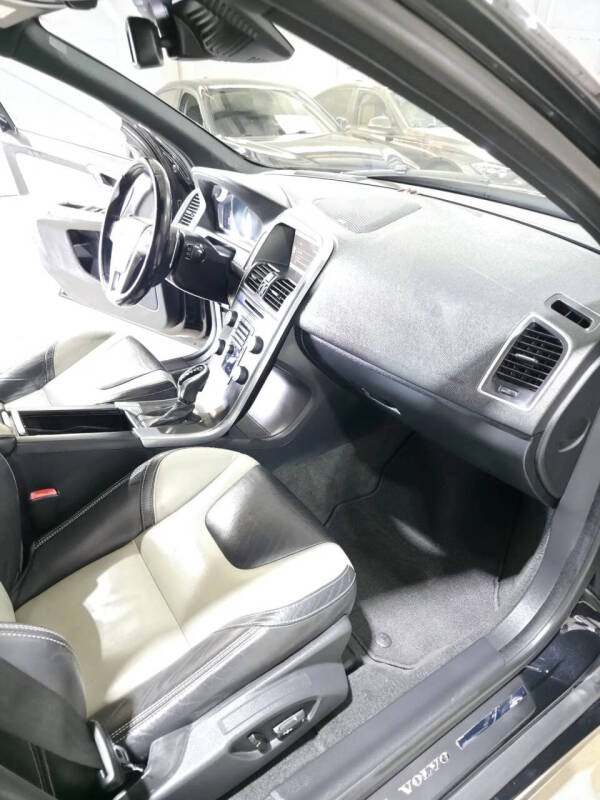 2015 Volvo XC60 T6 Platinum