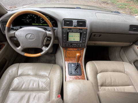 2000 Lexus LS 400