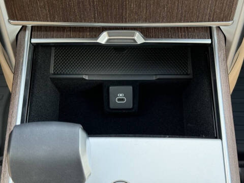 2025 Land Rover Range Rover P550e SE