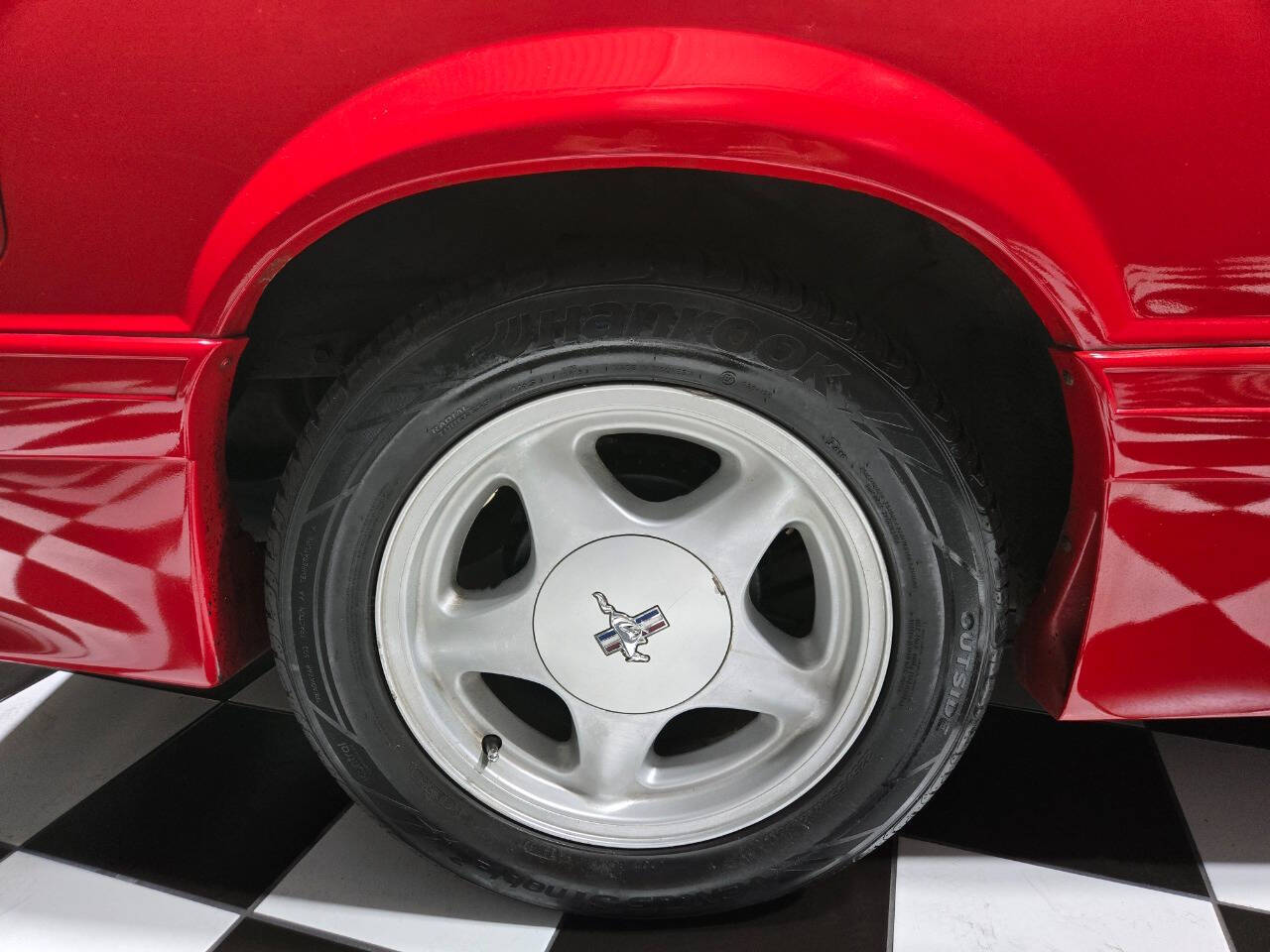 1992 Ford Mustang 26