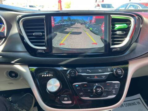 2024 Chrysler Pacifica Touring L