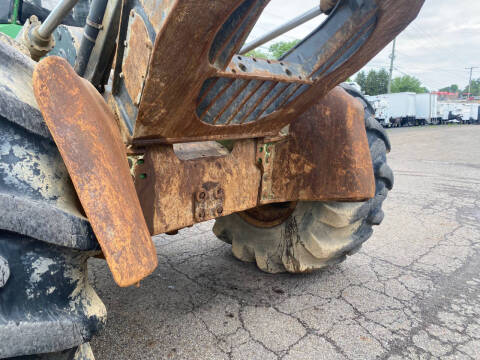 2017 John Deere 748L