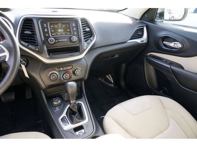 2017 Jeep Cherokee Sport